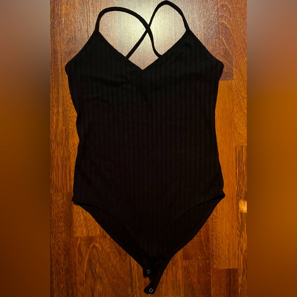 Bodysuit with strap crossed in the back. Perfect for chic occasion. - Picture 1 of 1
